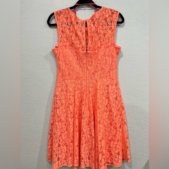 London Times Coral Pink Lace Dress - Picture 6 of 7